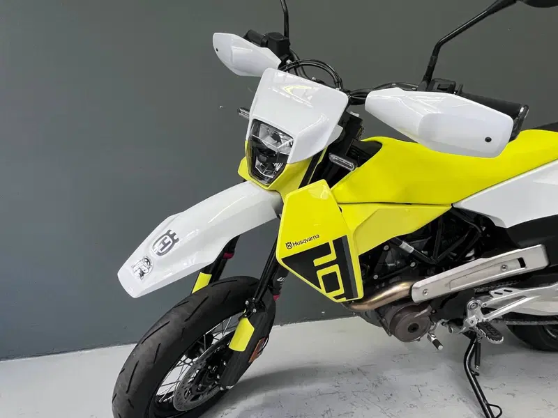 Husqvarna 701 Supermoto (2026) (3)