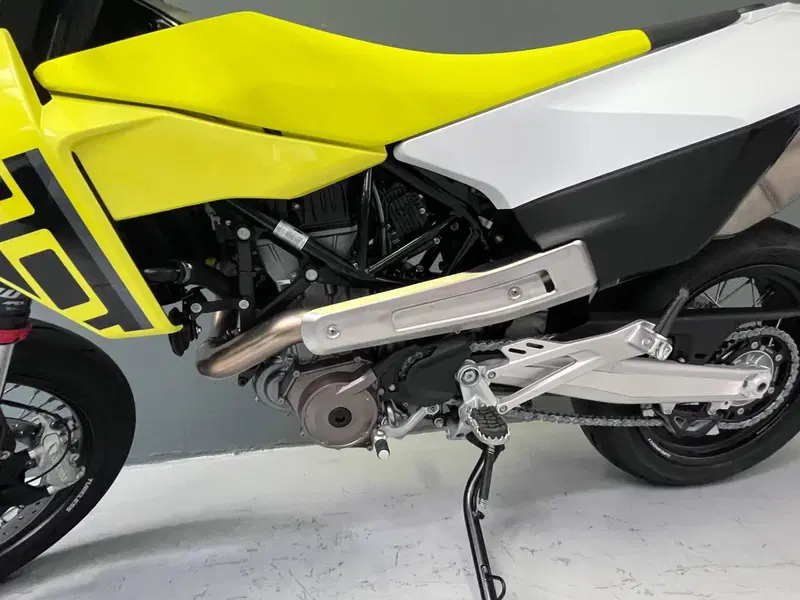 Husqvarna 701 Supermoto (2026) (5)