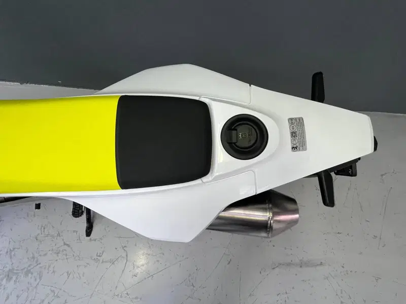 Husqvarna 701 Supermoto (2026) (8)