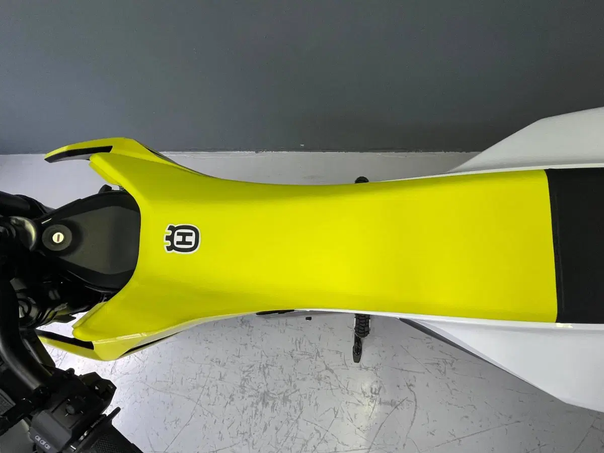 Husqvarna 701 Supermoto (2026) (7)