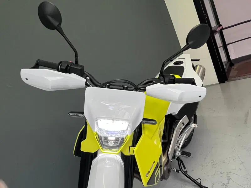 Husqvarna 701 Supermoto (2026) (4)