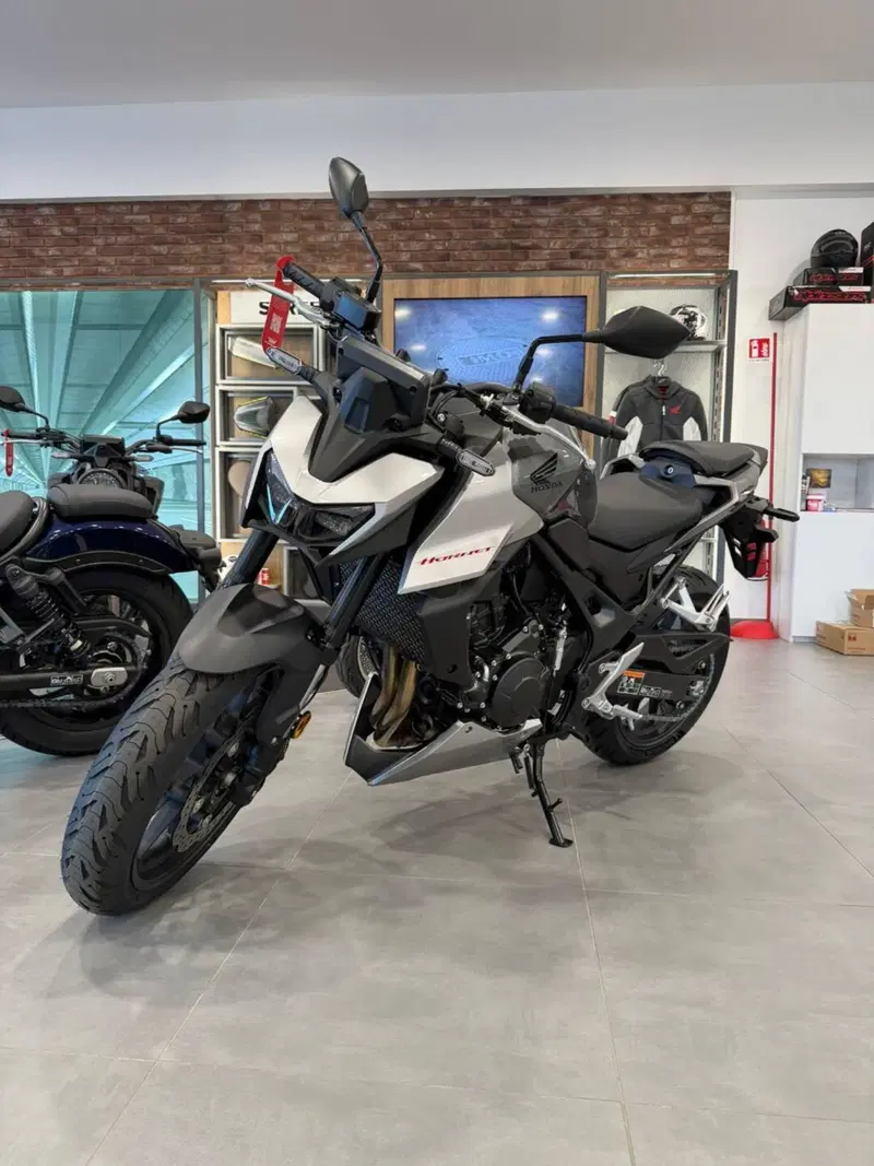 Honda CB 750 Hornet (2026) (3)