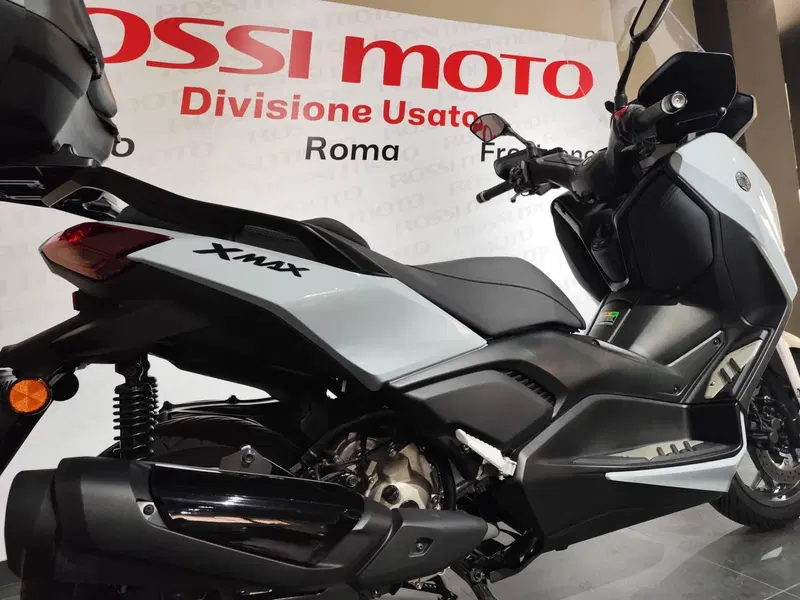 Yamaha X-Max 300 Tech Max (2025 - 26) (2)