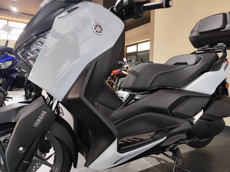Yamaha X-Max 300 Tech Max (2025 - 26) (5)