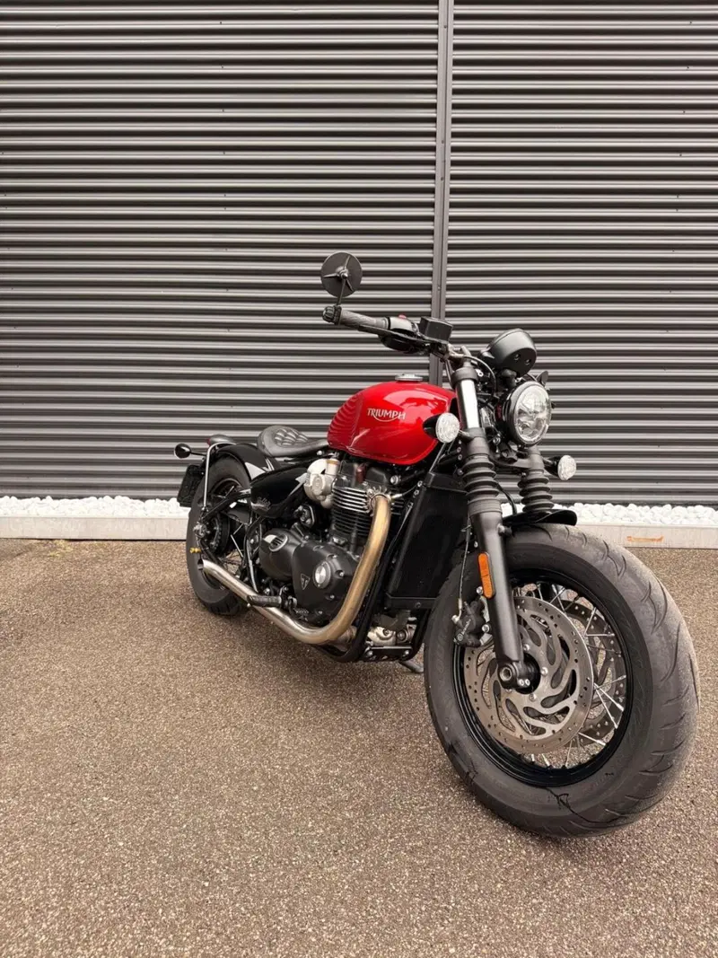 Triumph Bonneville Bobber 1200 (2021 - 25) (2)
