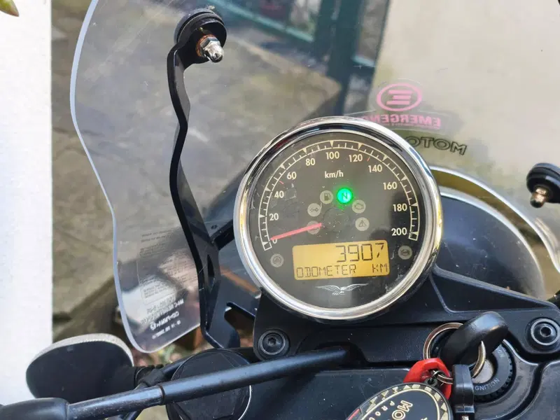 Moto Guzzi V7 III Stone (2017 - 20) (3)