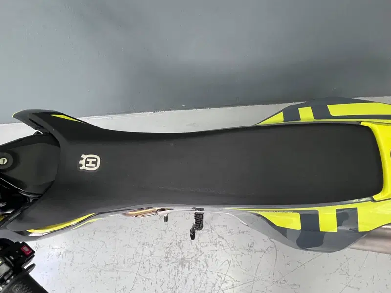 Husqvarna 701 Supermoto (2023 - 25) (6)