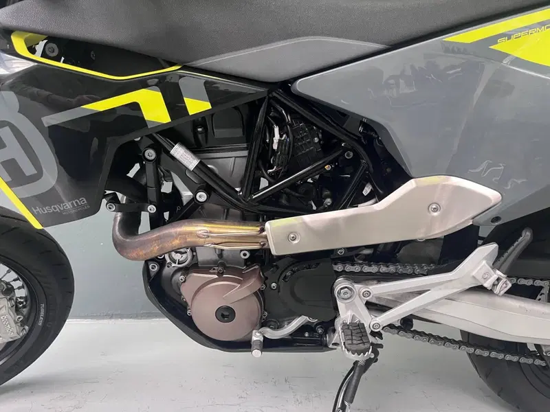 Husqvarna 701 Supermoto (2023 - 25) (3)
