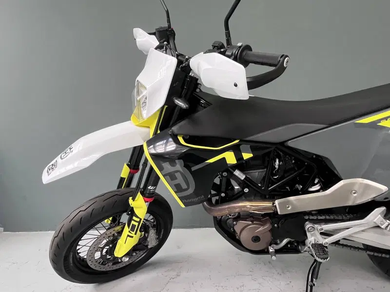Husqvarna 701 Supermoto (2023 - 25) (7)
