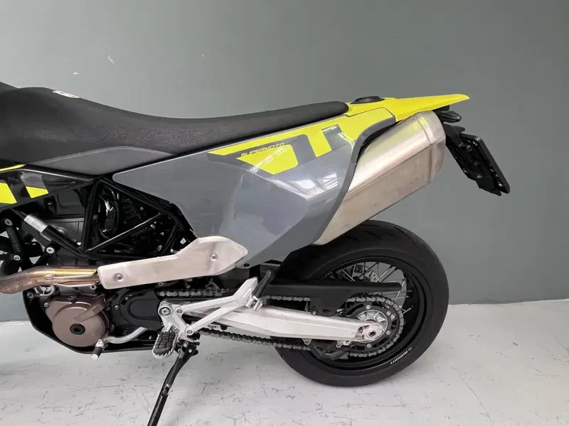 Husqvarna 701 Supermoto (2023 - 25) (4)