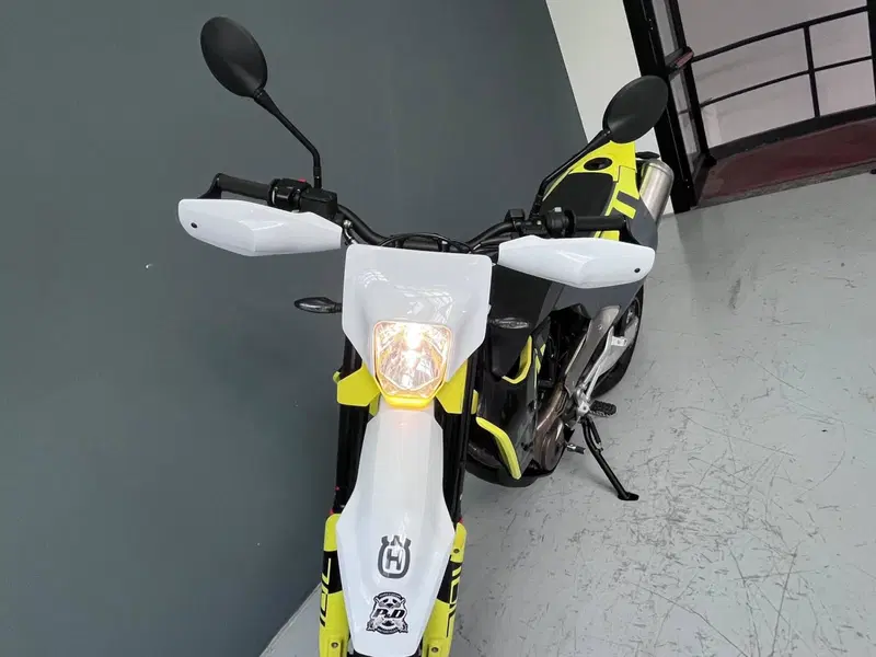 Husqvarna 701 Supermoto (2023 - 25) (8)
