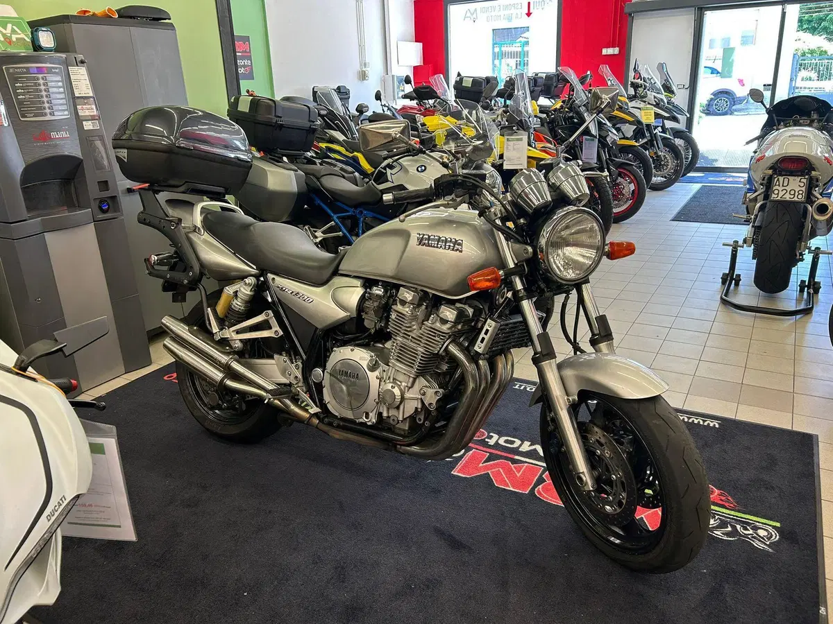 Yamaha XJR 1300 (1999 - 02) (2)