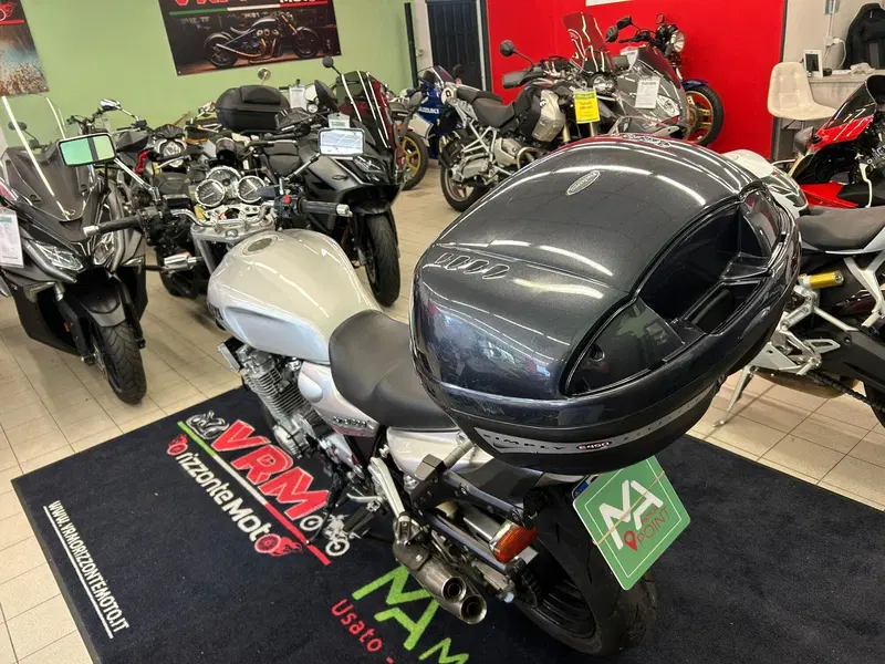 Yamaha XJR 1300 (1999 - 02) (4)