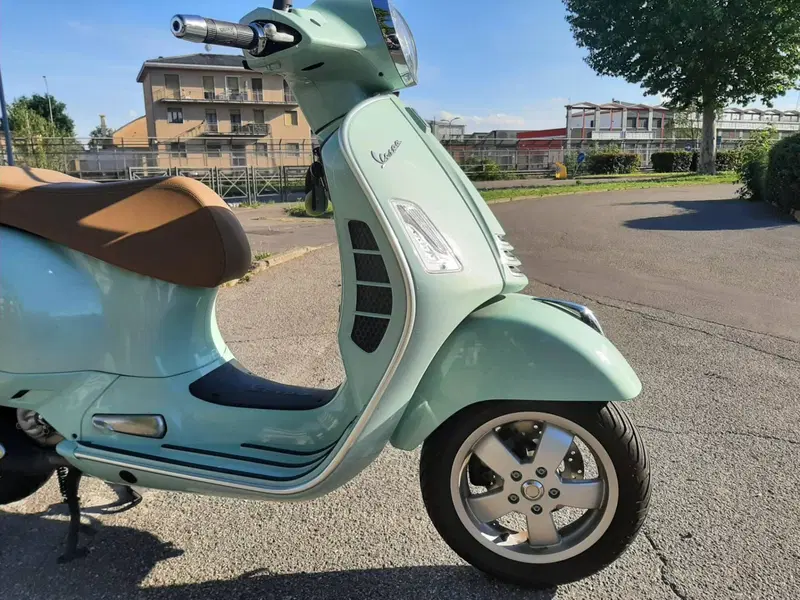 Vespa GTS 300 Hpe (2021 - 22) (2)