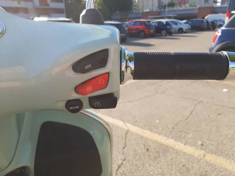 Vespa GTS 300 Hpe (2021 - 22) (7)