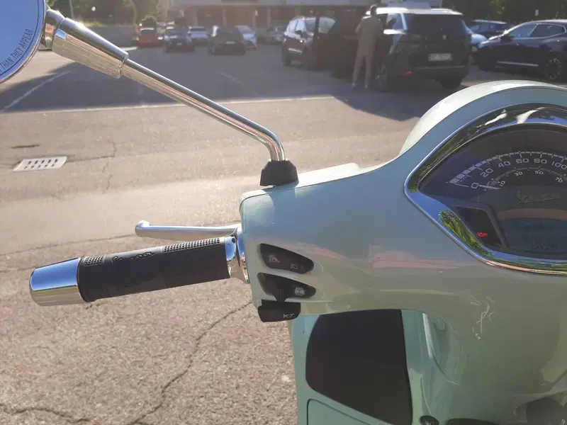 Vespa GTS 300 Hpe (2021 - 22) (8)