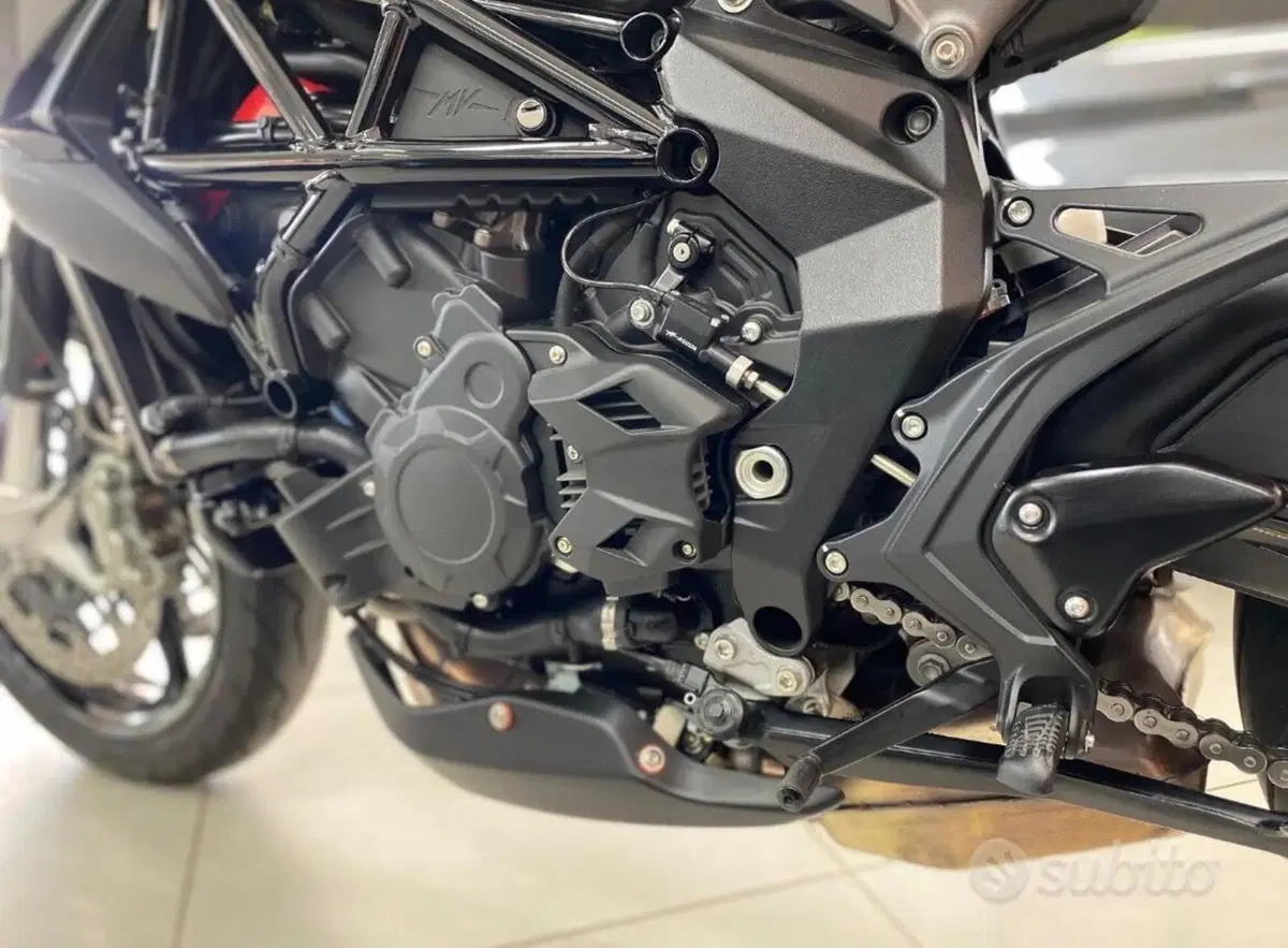 MV Agusta Brutale 800 RR (2021 - 25) (2)