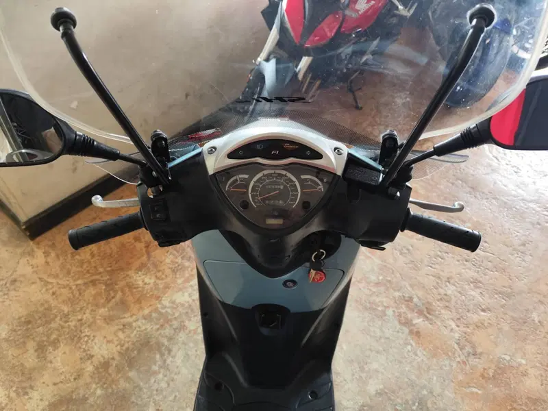Honda SH 150i (2005 - 08) (11)