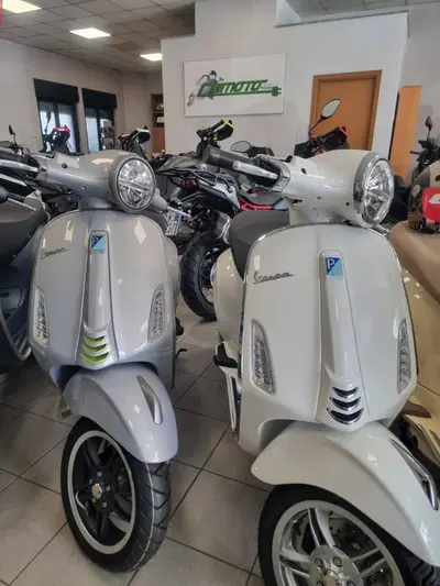 Vespa Primavera 125 (2024 - 25) usata