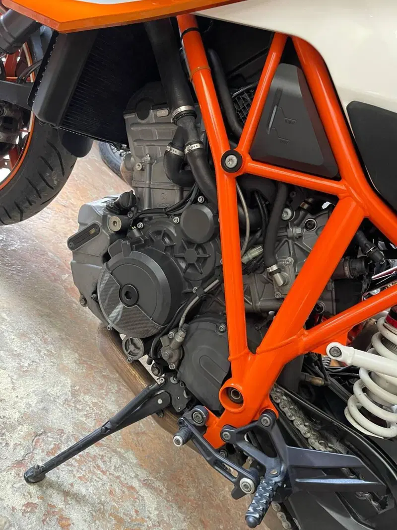 KTM 1290 Super Duke R SE ABS (2016) (18)