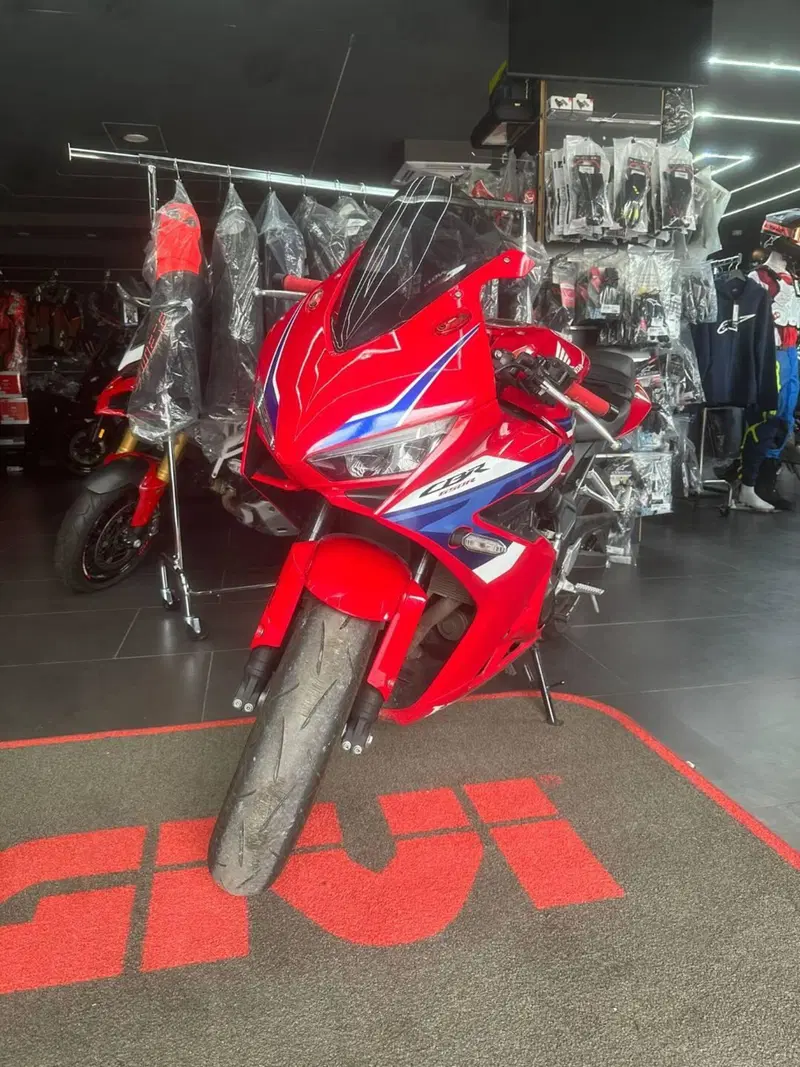 Honda CBR 650 R E-Clutch (2024 - 26) (2)