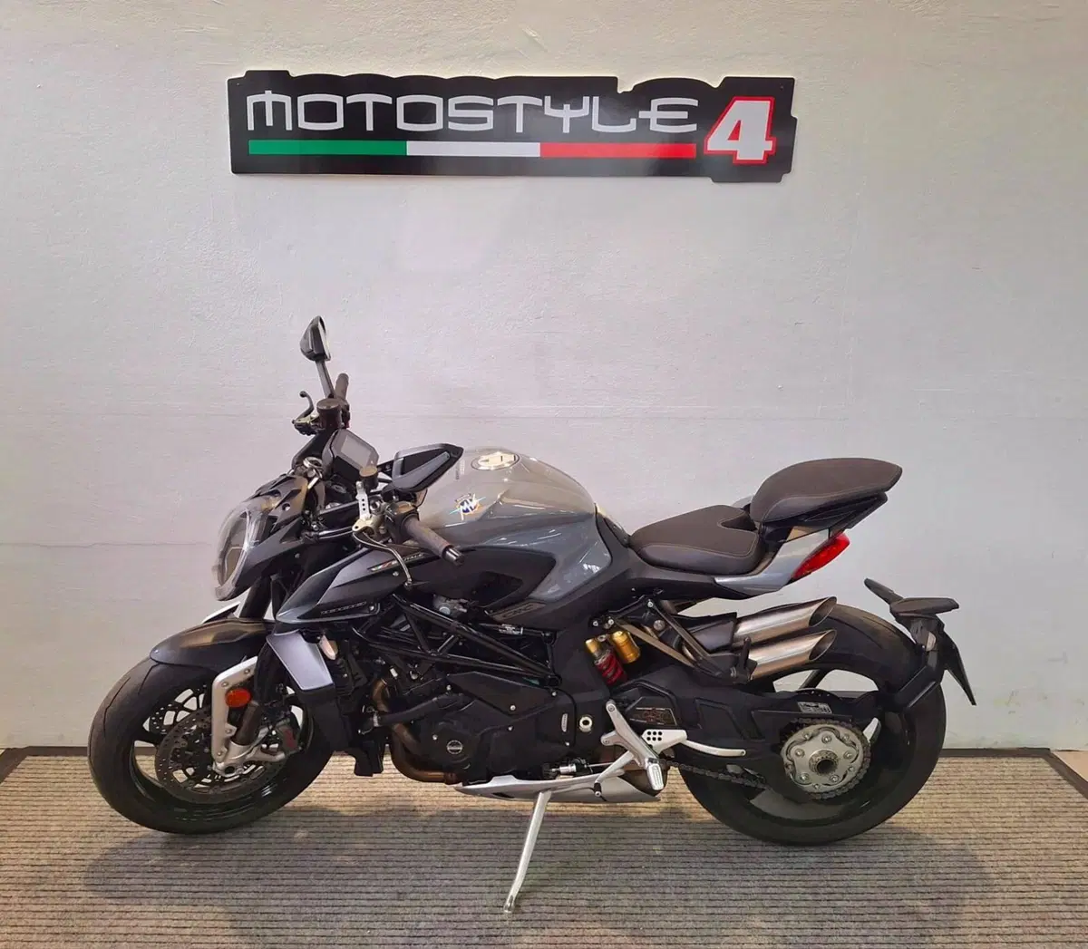 MV Agusta Brutale 1000 RS (2022 - 26) (2)