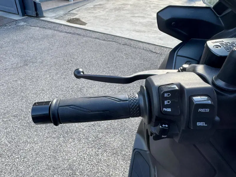 Yamaha X-Max 300 (2021 - 24) (17)
