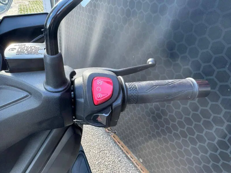 Yamaha X-Max 300 (2021 - 24) (16)