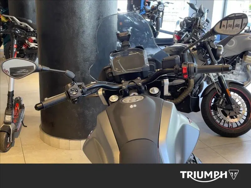 Moto Guzzi V85 Strada (2024 - 26) (3)