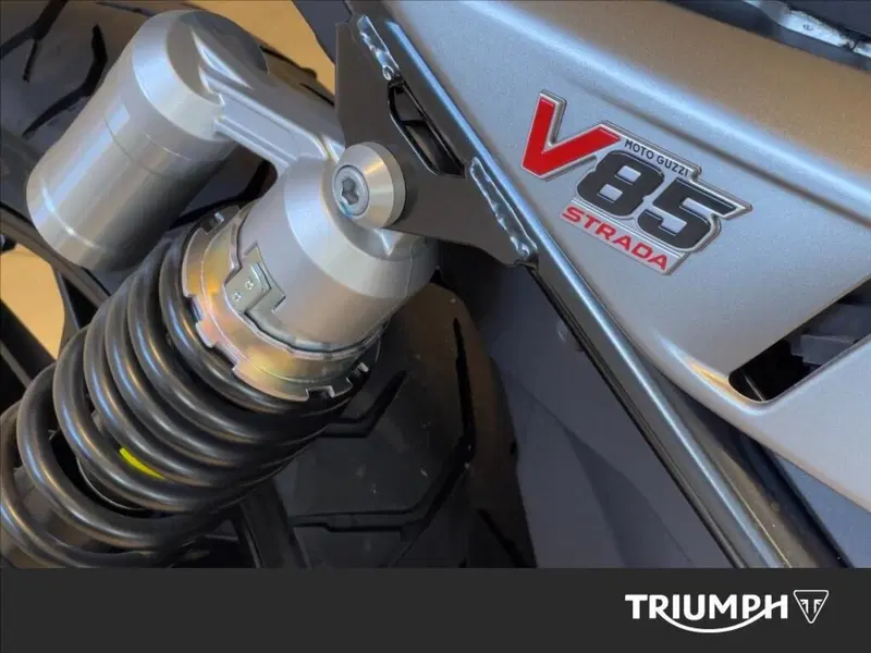 Moto Guzzi V85 Strada (2024 - 26) (6)