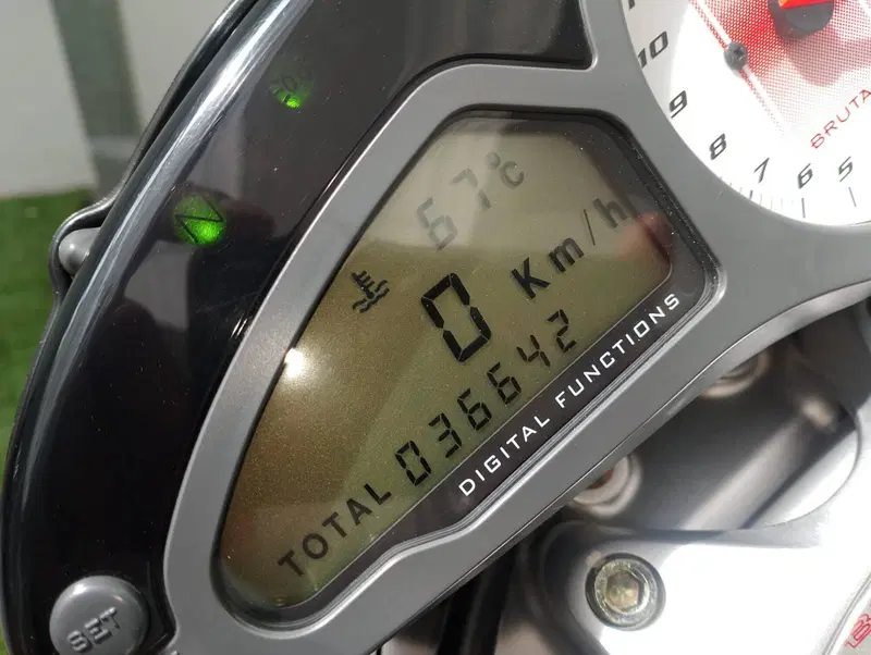 MV Agusta Brutale 910 R (2006 - 11) (5)