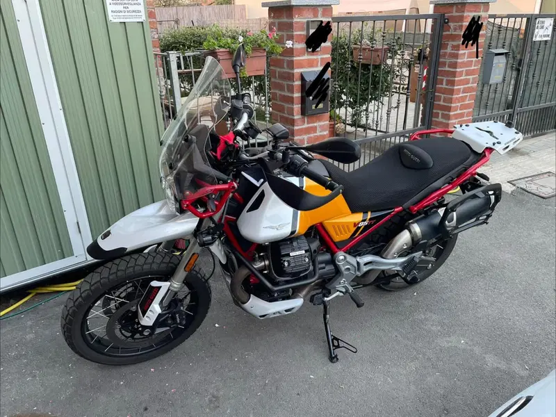Moto Guzzi V85 TT Evocative Graphics (2021 - 23)
