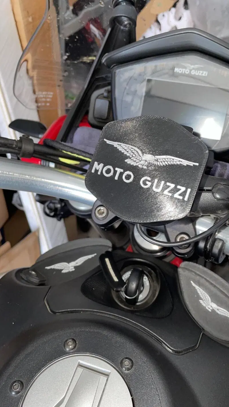 Moto Guzzi V85 TT Evocative Graphics (2021 - 23) (5)