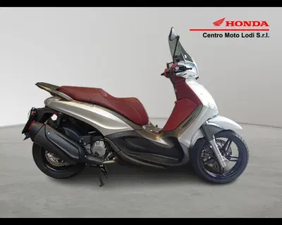 Piaggio Beverly 350 SportTouring ie ABS (2011 - 17) usata