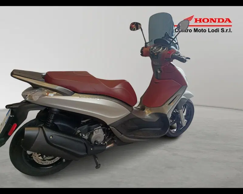 Piaggio Beverly 350 SportTouring ie ABS (2011 - 17) (7)