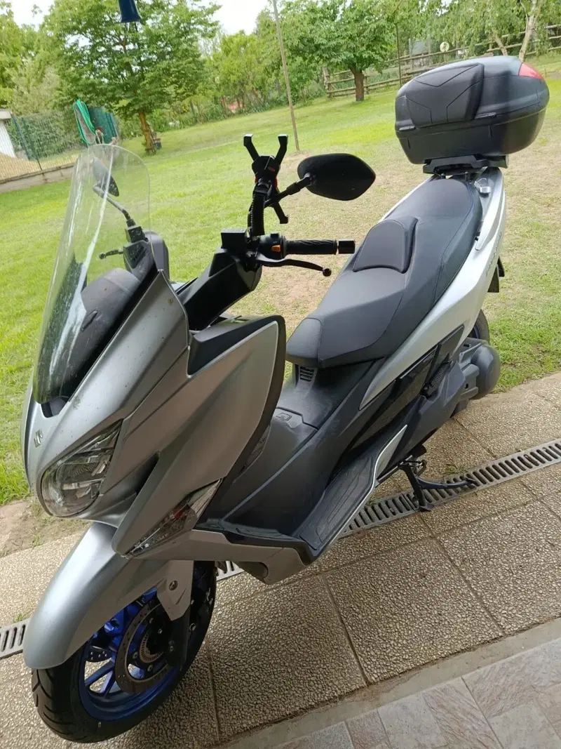 Suzuki Burgman 400 (2022 - 24) (2)