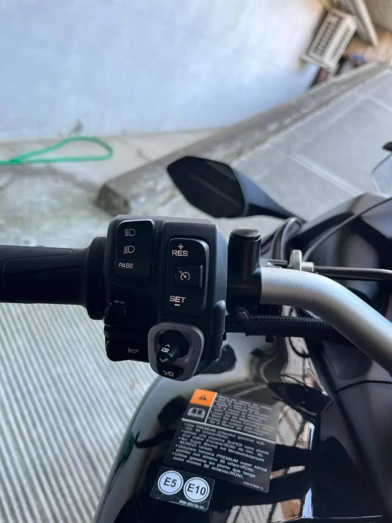 Yamaha Niken 890 GT (2023 - 26) (3)