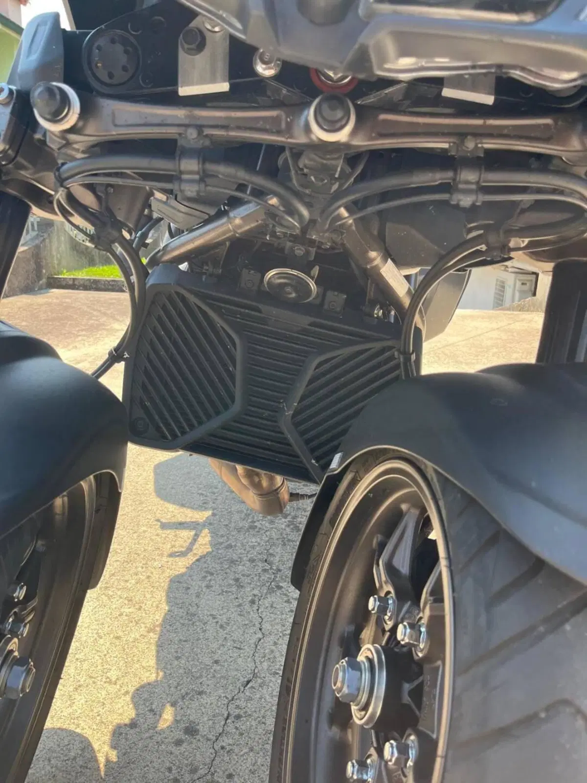 Yamaha Niken 890 GT (2023 - 26) (10)