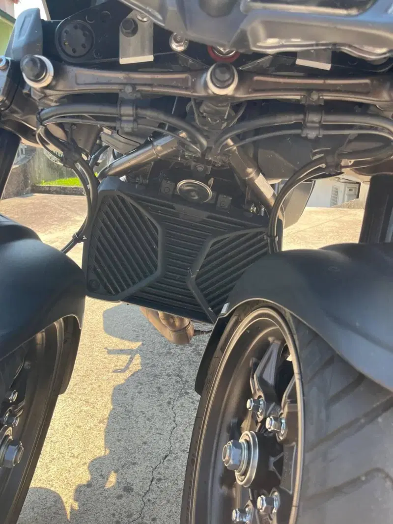 Yamaha Niken 890 GT (2023 - 26) (10)
