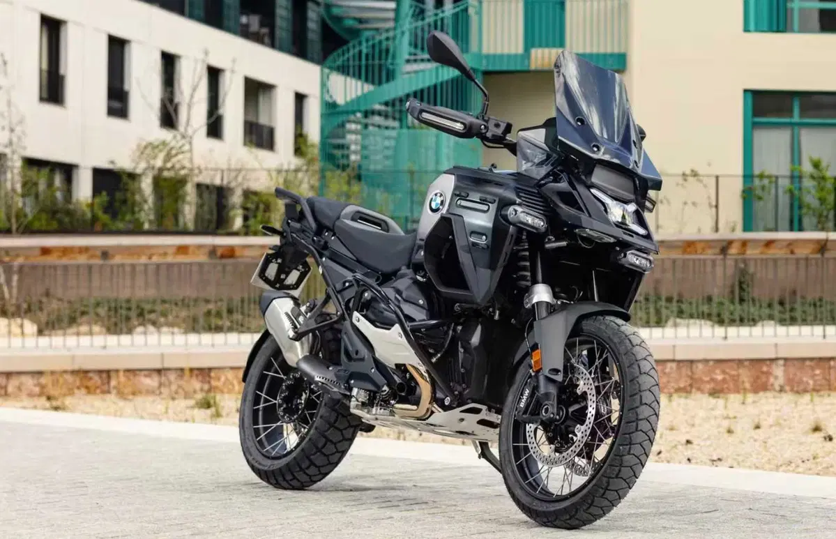 BMW R 1300 GS Adventure Dark Edition: la maxi enduro raffinata secondo BMW France (7)
