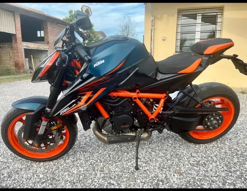 KTM 1290 Super Duke R (2022 - 23) (3)