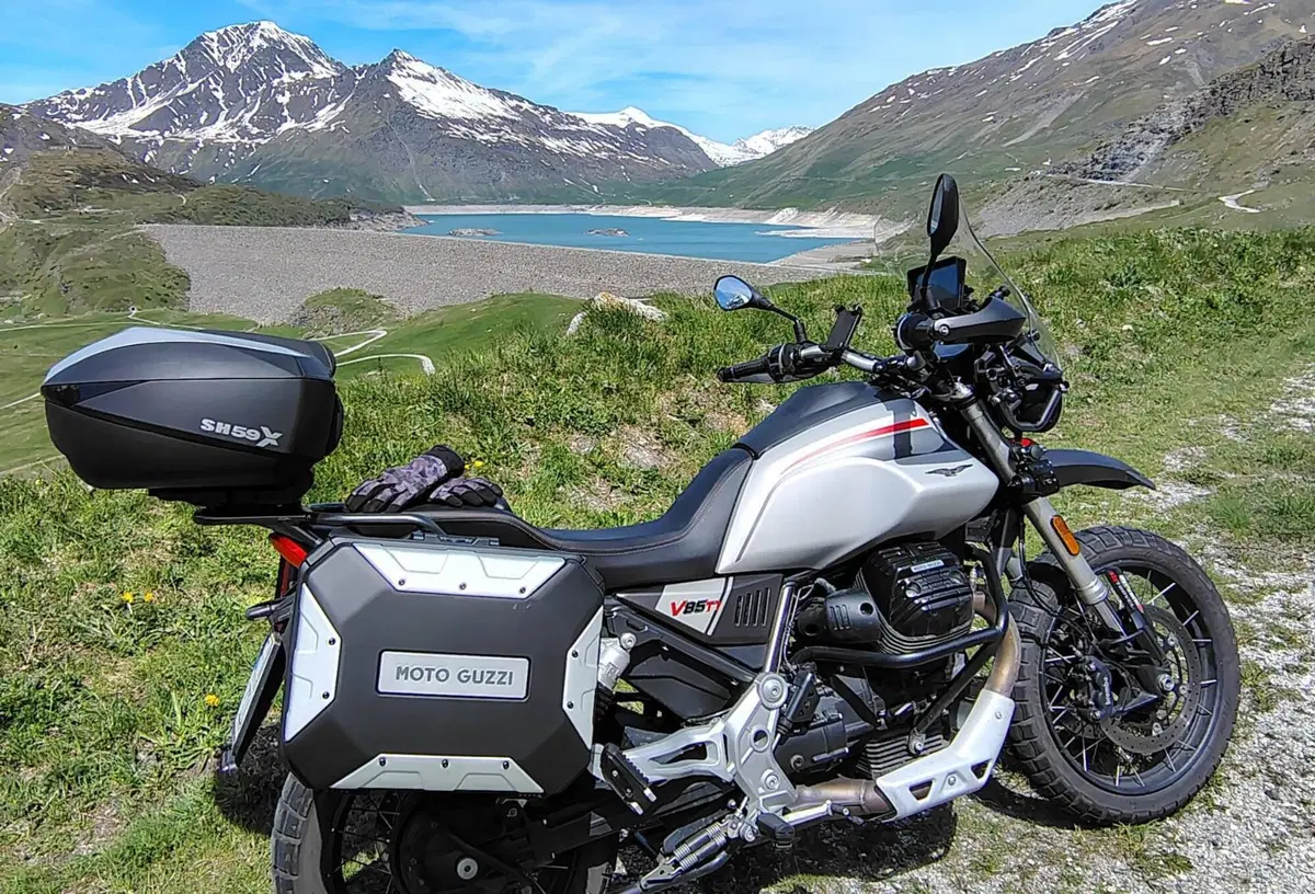 Moto Guzzi V85 TT Travel (2021 - 23)