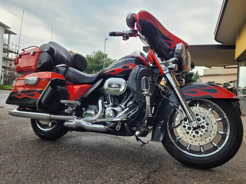 Harley-Davidson 1800 Electra Glide Ultra Classic (2009 - 11) - FLHTCUSE (2)