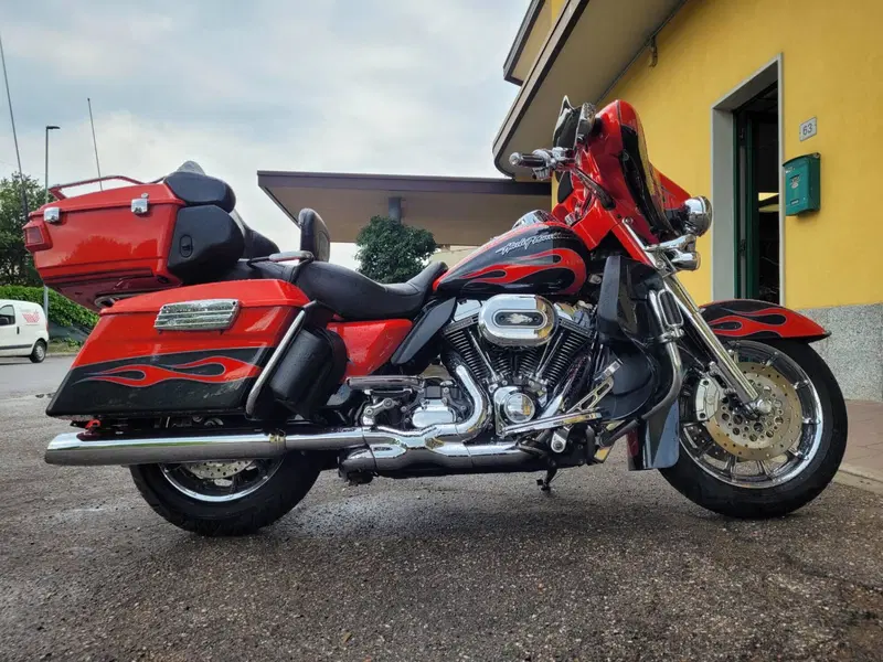 Harley-Davidson 1800 Electra Glide Ultra Classic (2009 - 11) - FLHTCUSE (3)