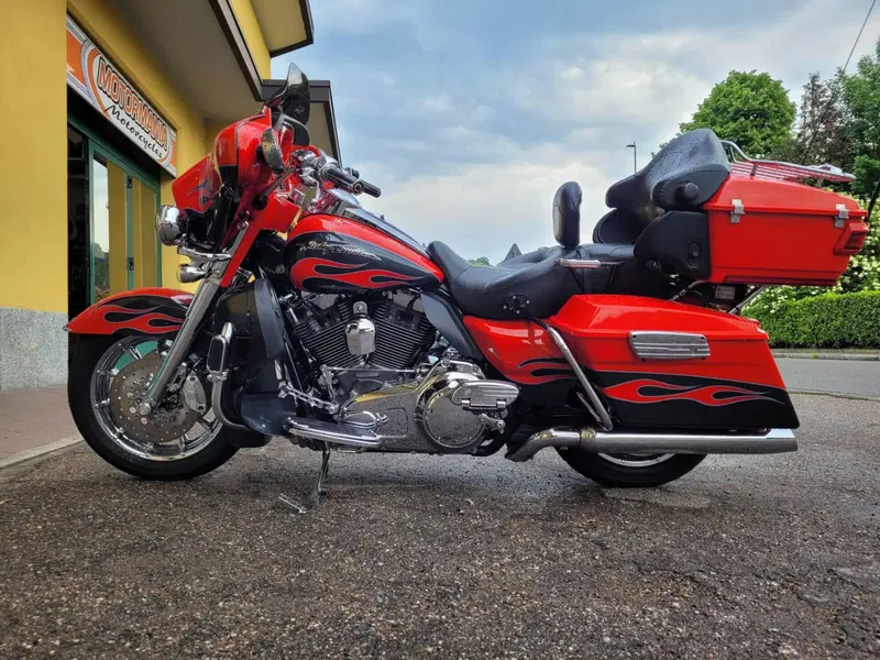 Harley-Davidson 1800 Electra Glide Ultra Classic (2009 - 11) - FLHTCUSE (5)