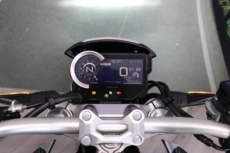 Honda CB 1000 R + Limited Edition (2019) (6)