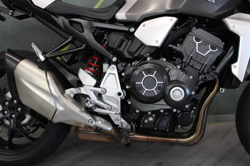 Honda CB 1000 R + Limited Edition (2019) (14)