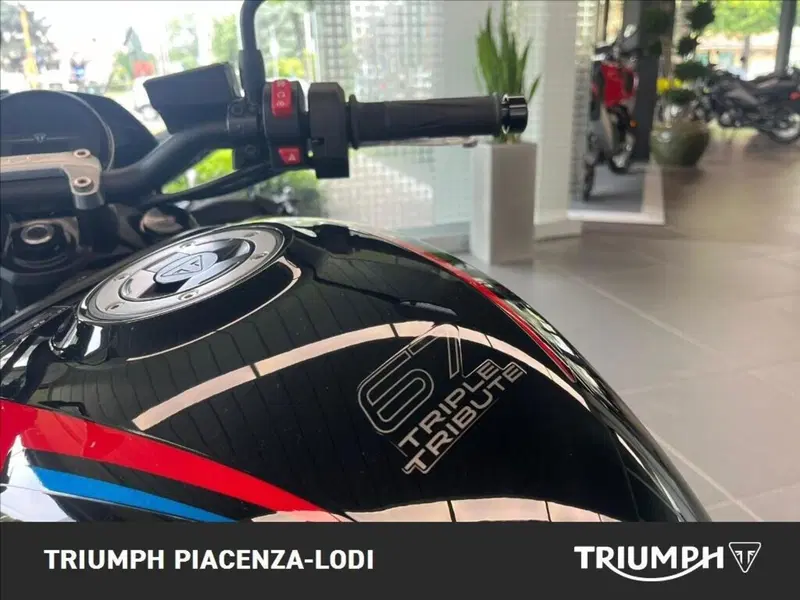 Triumph Trident 660 Triple Tribute Edition (2025 - 26) (3)
