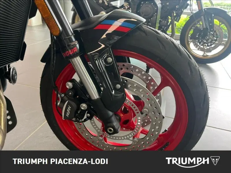 Triumph Trident 660 Triple Tribute Edition (2025 - 26) (5)