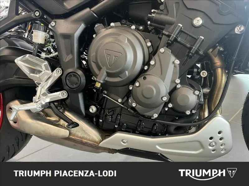 Triumph Trident 660 Triple Tribute Edition (2025 - 26) (4)